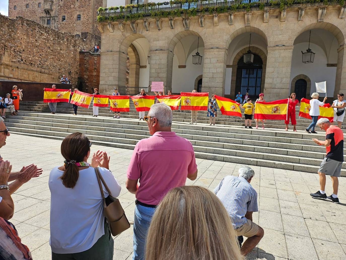 En Cáceres la concentración ha tenido lugar en la Plaza Mayor.