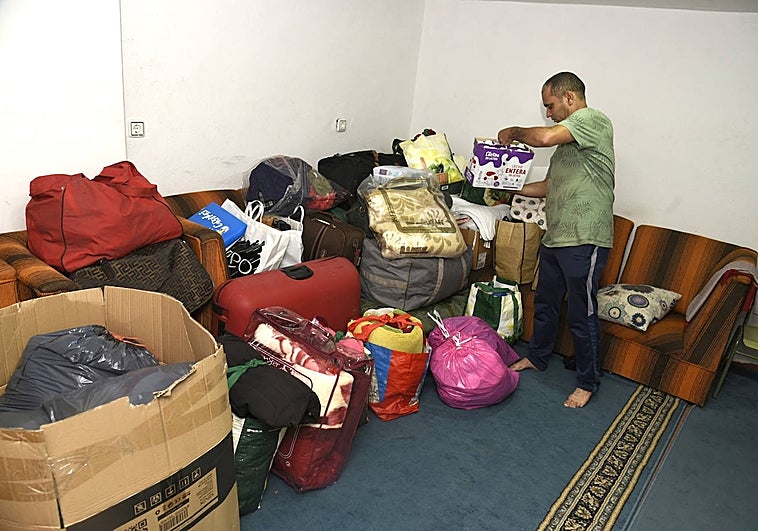 Parte de la ayuda que ya ha llegado a la sede islámica de Plasencia.