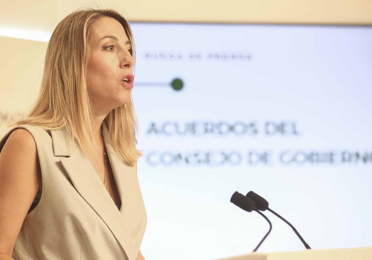 La presidenta de la Junta de Extremadura, María Guardiola, tras el Consejo de Gobierno.