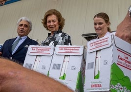 La reina Sofía colabora habitualmente con los Bancos de Alimentos desde su Fundación.