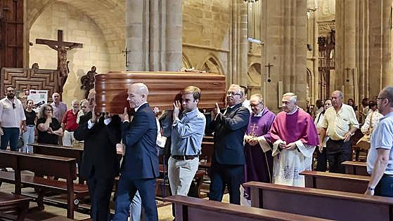 Cálida despedida al párroco Ceferino Martín Calvarro en Cáceres