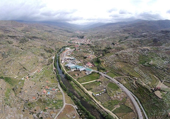 Vista aérea del Valle del Jerte, que según algunos estudios se ubica en una fosa originada por la actividad de la falla Plasencia-Alentejo.