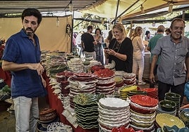 Puesto de Manuel Píriz en el mercadillo de San Mateo.