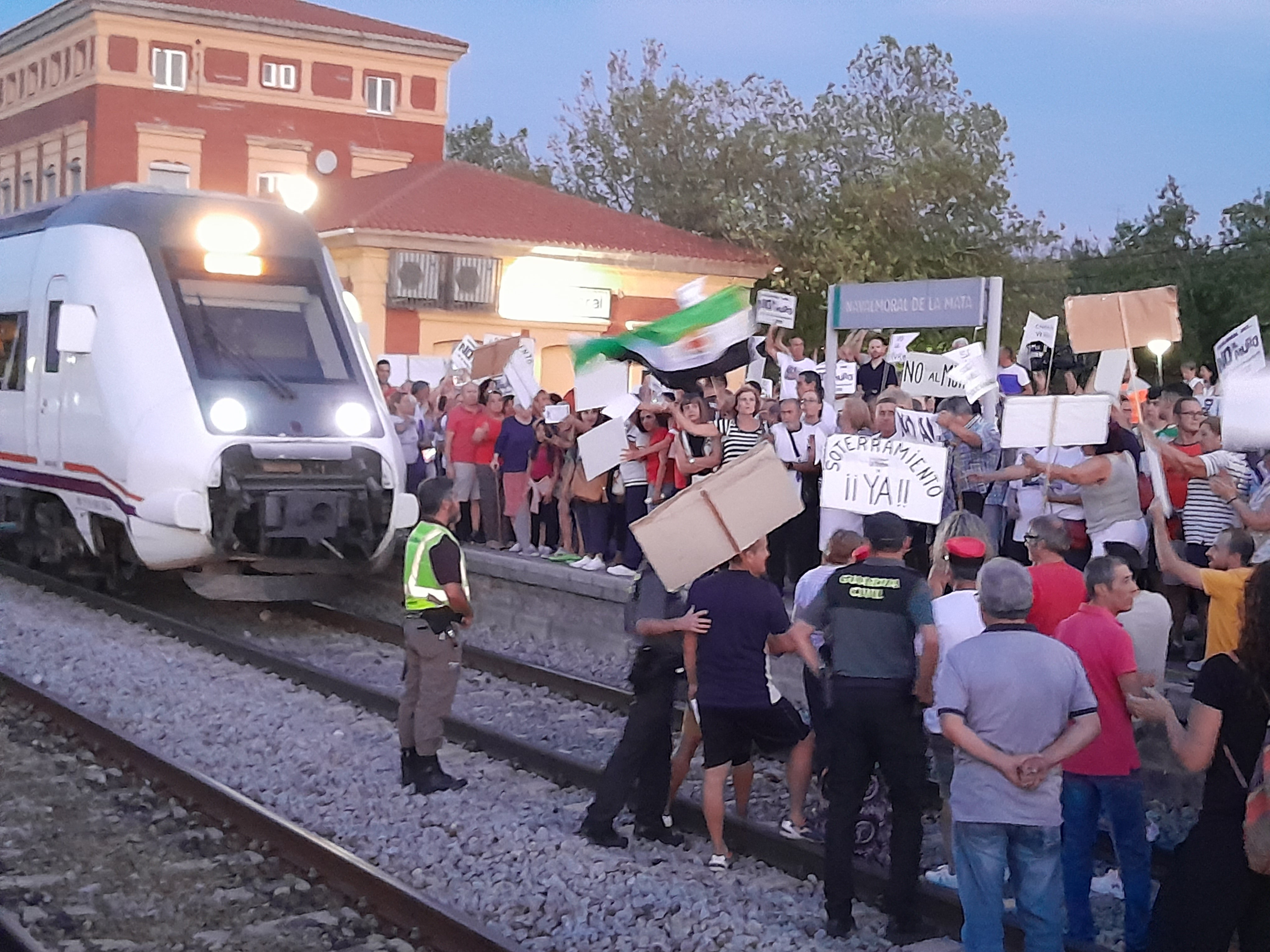 Concentración en Navalmoral de la plataforma No al Muro