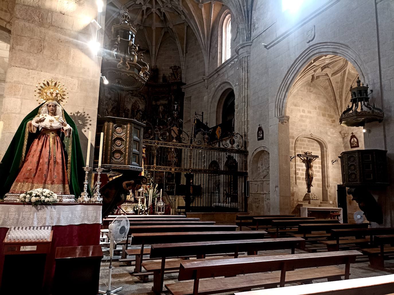 Ubicación actual dentro de la iglesia de Santiago, del Cristo encontrado por Antonio Floriano.