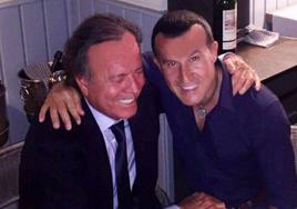 Julio Iglesias junto a Richy Castellanos