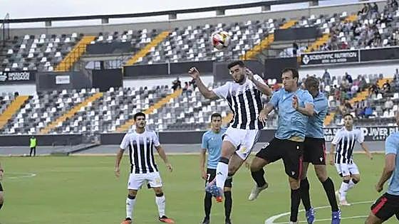 El Badajoz suma su primer punto