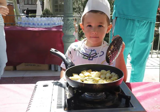 Los más pequeños también elaboraron sus tortillas.