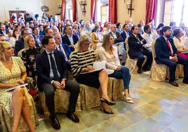 Asistentes a la presentación del informe del CES en el Parador de Plasencia.