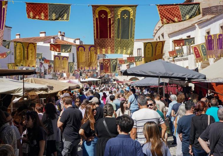 Zoco árabe instalado en la Plaza Alta esta Almossassa.