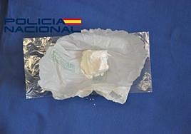 Cocaína intervenida al detenido.