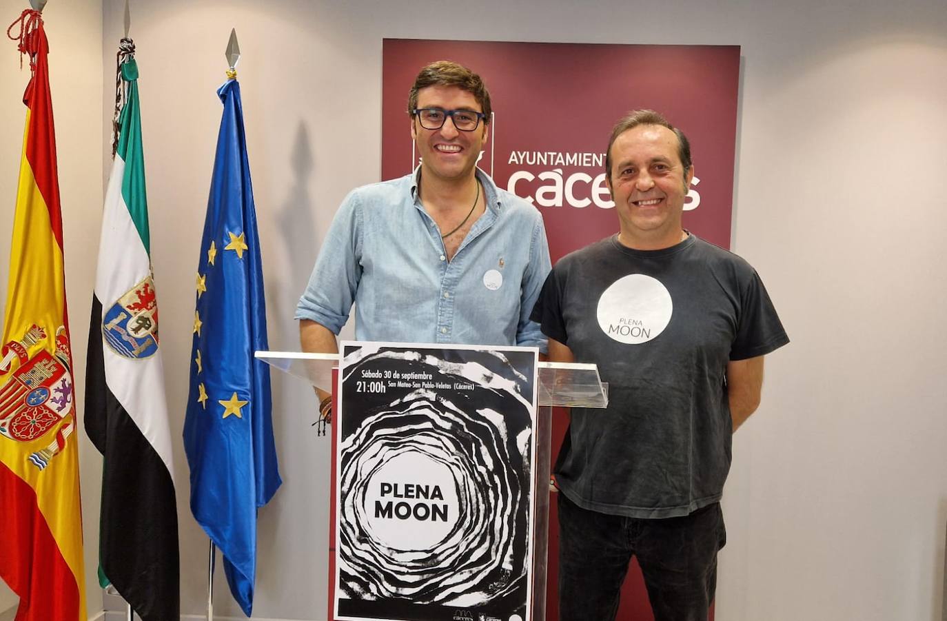 El concejal Jorge Suárez y José León, promotor de Plena Moon.