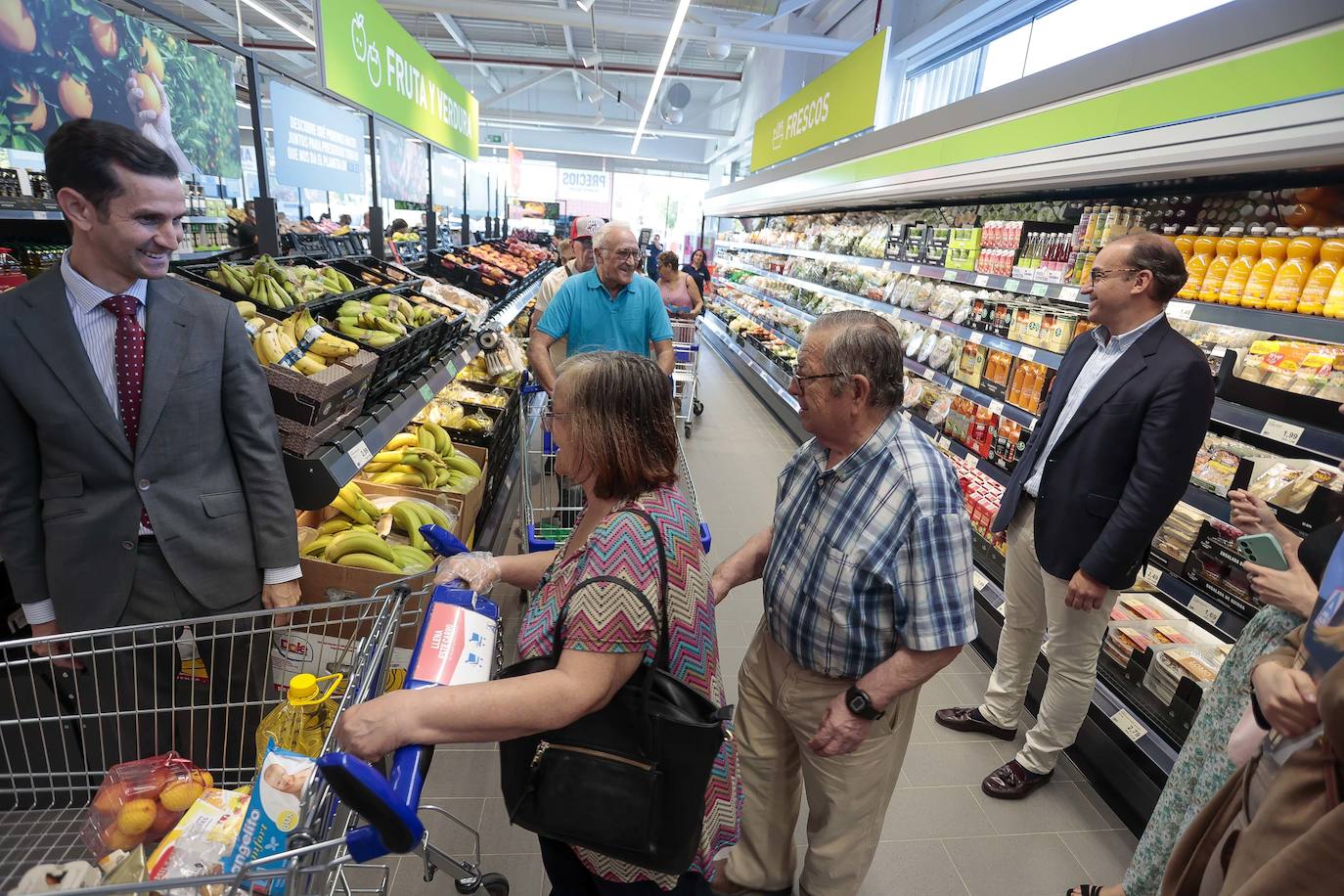 Inauguración del nuevo supermercado Aldi. 