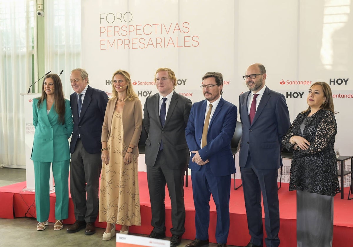 Celina Pérez, Álvaro Rodríguez, Isabel Puig, Ignacio Gragera, Guillermo Santamaría, Justiniano Cortés y Mar Domínguez, antes del inicio del foro.