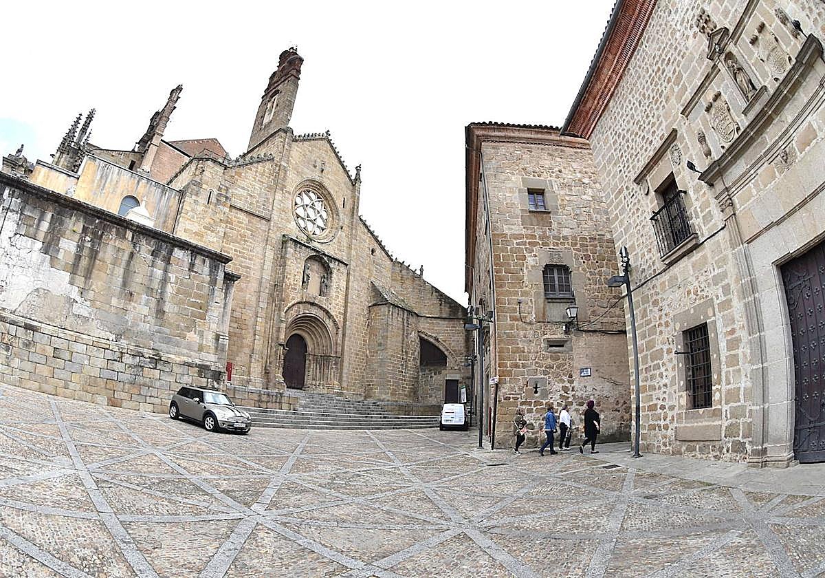 La plaza de la Catedral Vieja de Plasencia acogerá un desfile de moda