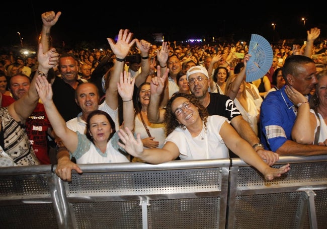 Asistentes al concierto Reyes de la Rumba, celebrado el viernes en el hípico.