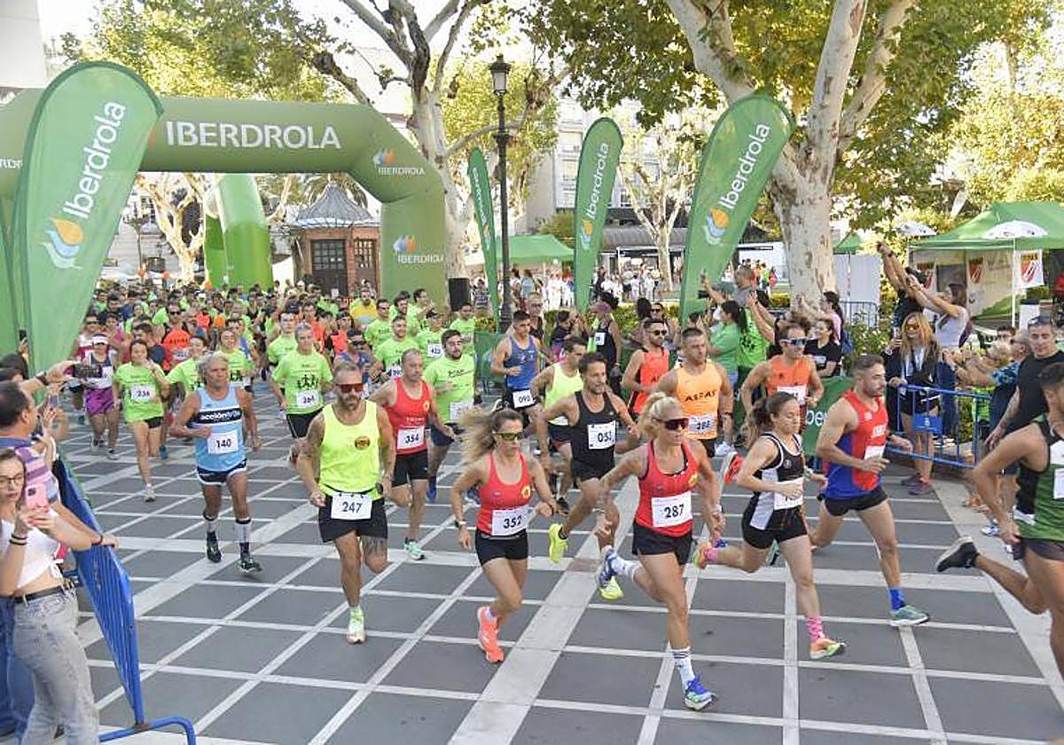 La carrera &#039;Badajoz en forma por la Igualdad&#039;, en imágenes