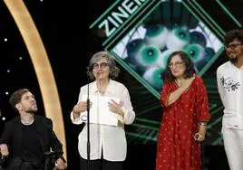 La cineasta Isabel Herguera recibió el premio Zinemira por 'El sueño de la sultana' durante la gala de clausura del Festival Internacional de Cine de San Sebastián.