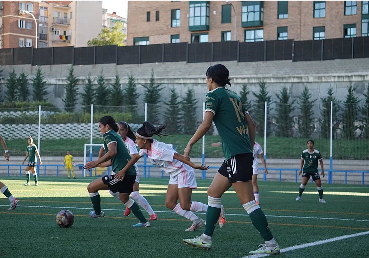 Lance del partido disputado el pasado domingo entre el Madrid CFF B y el Cacereño.