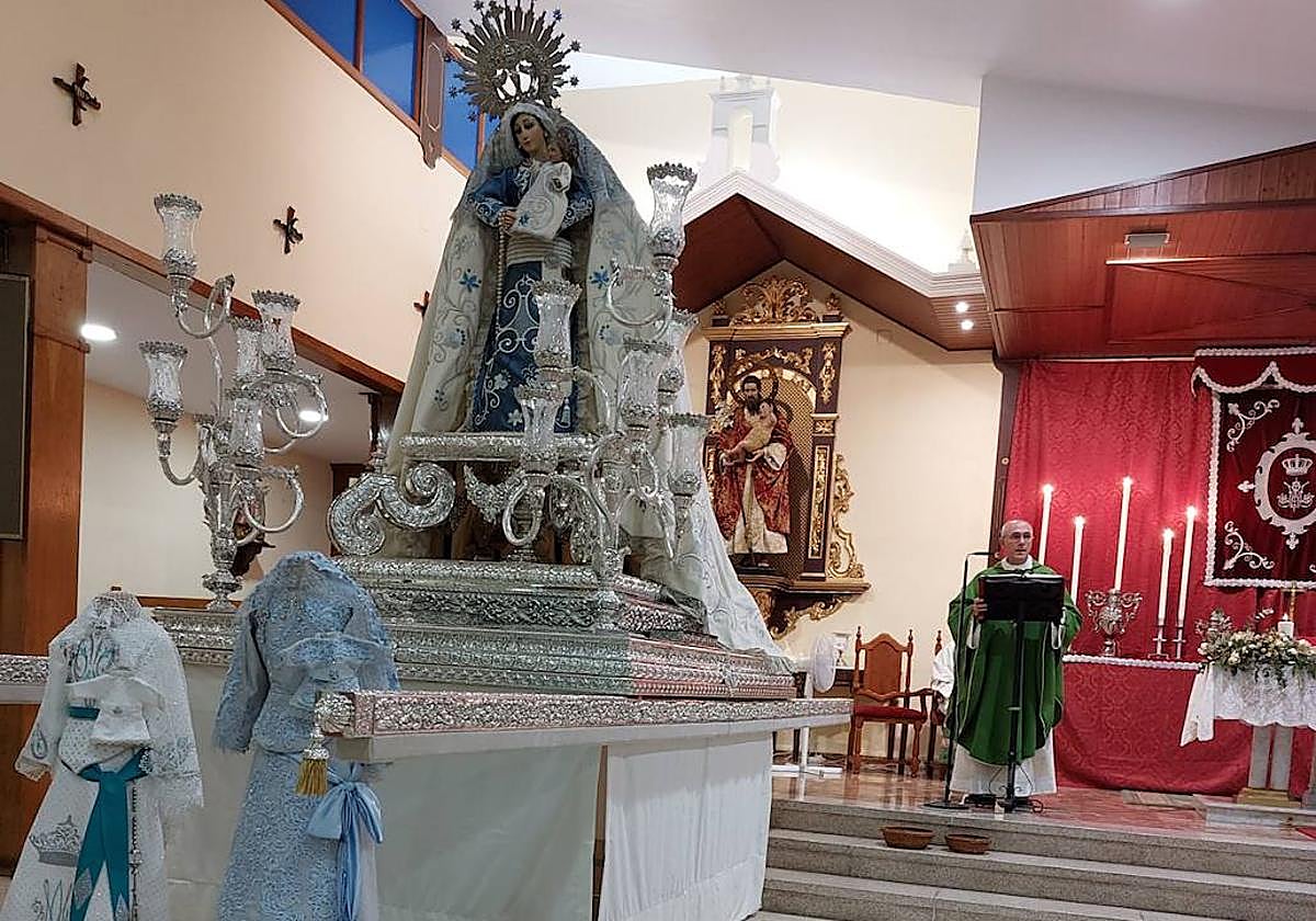 La Hermandad Ntra. Sra. del Rosario de Calamonte presenta el nuevo paso de la Virgen