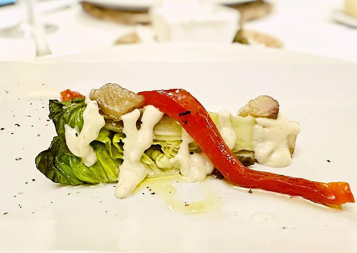 Imagen secundaria 1 - Salmorejo, cogollo a la brasa y croqueta.