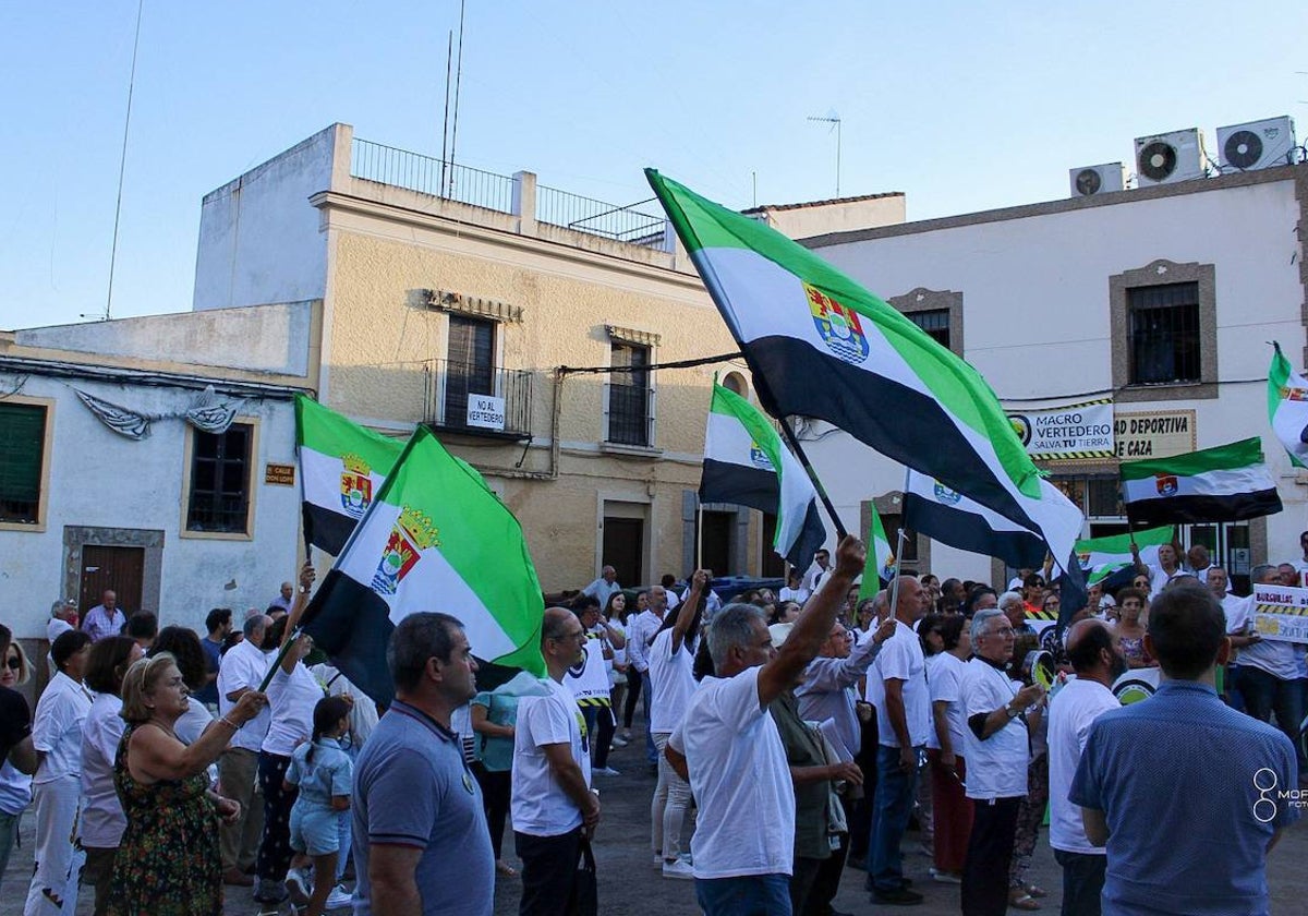 'Cacerolá' esta tarde en Salvatierra recordando el año de oposición al proyecto del macrovertedero.