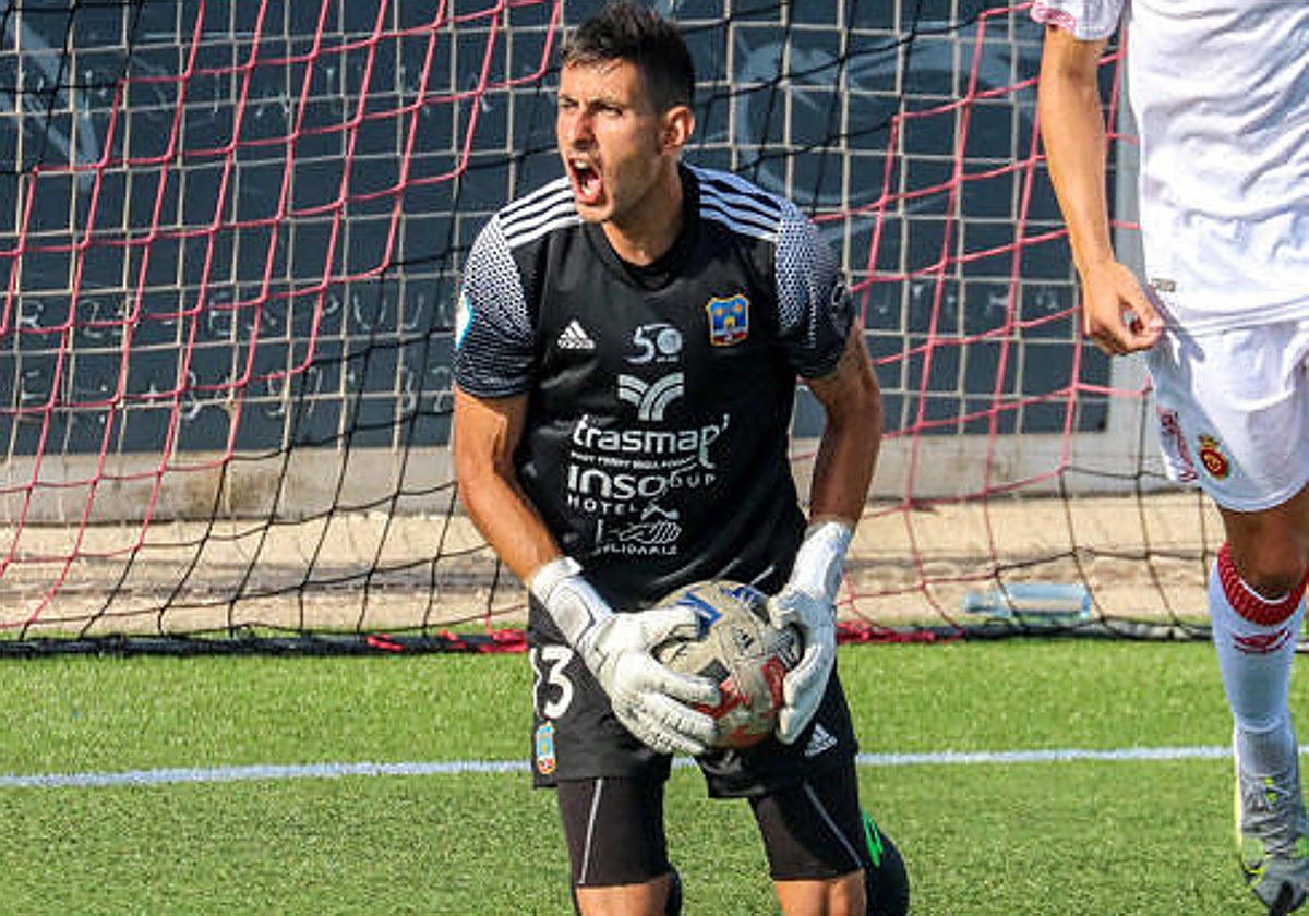 Óscar Santiago durante su etapa en el Formentera.
