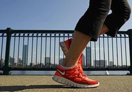 Qué es el 'rucking' y por qué está de moda