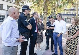 Mateos y el jefe de la Policía se han reunido con los representantes vecinales.