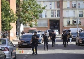 Los agentes cerraron los accesos a Los Colorines tras producirse el segundo tiroteo.