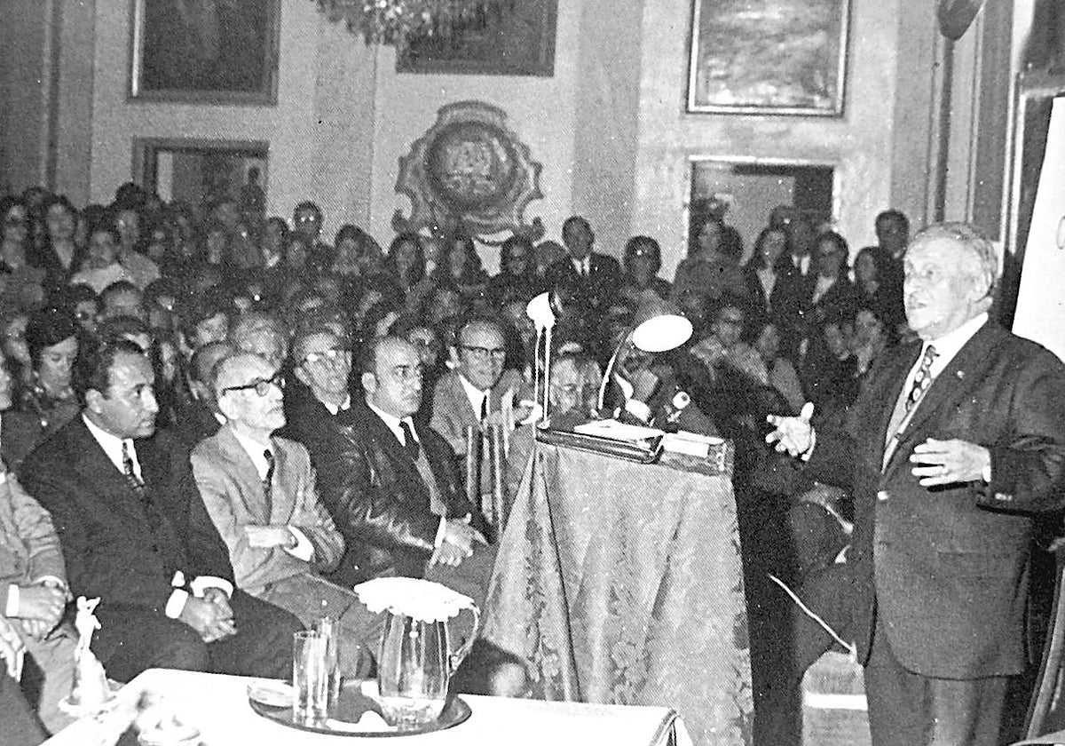 La última lección de Antonio Floriano antes de jubilarle Dios