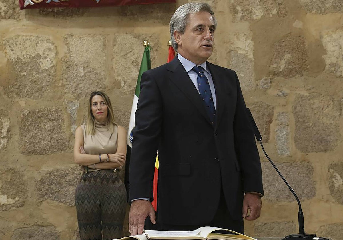 La presidenta de la Junta, María Guardiola, asiste a la toma de posesión de Ignacio Higuero como consejero de Gestión Forestal.