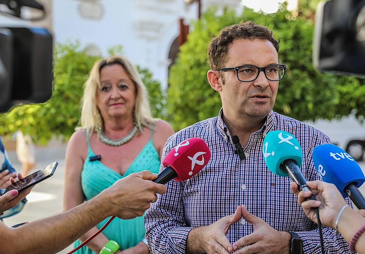 Amado (PSOE), sobre el nuevo consejero de Vox: «Guardiola ha puesto al lobo para cuidar de las ovejas»
