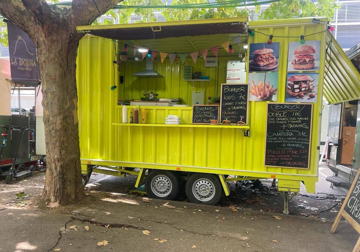 Imagen principal - Cocina sobre ruedas en estas food trucks extremeñas