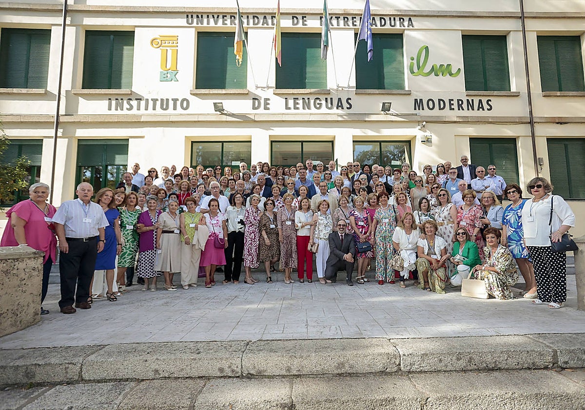 El largo viaje de 100 maestros en Cáceres