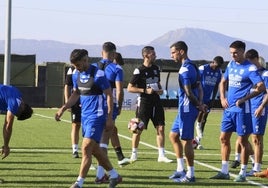 David Rocha entrenando con la plantilla esta semana en los Campos de la Federación.