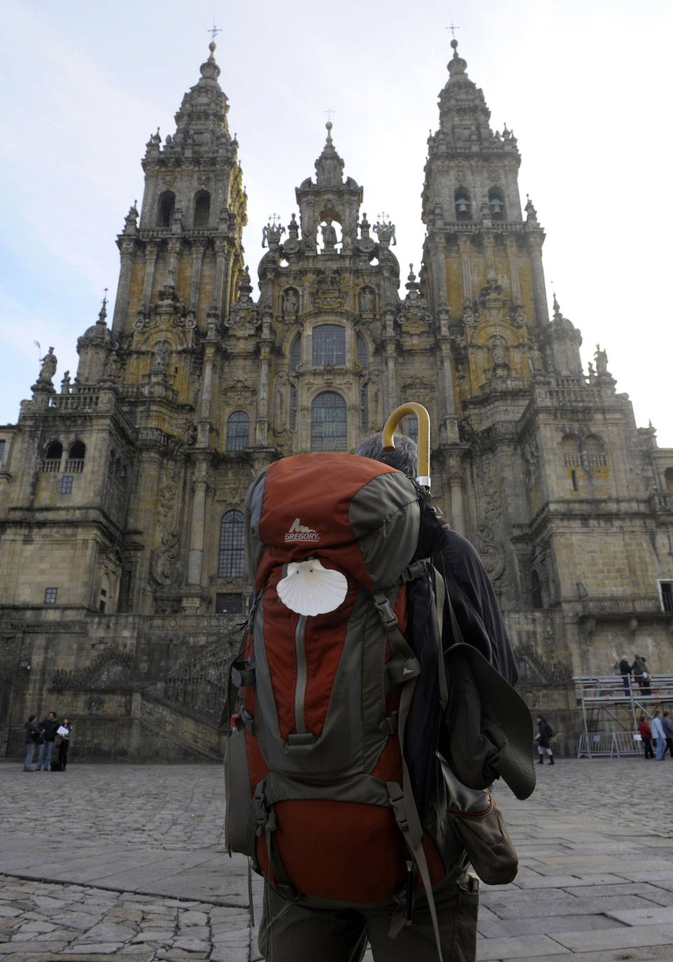 Uno de los cinco caminos principales que van a Santiago es el de la Vía de la Plata. De sus 1.223 kilómetros desde Sevilla, 187 pasan por la provincia de Cáceres y 155 por la de Badajoz, en total son 342 por Extremadura.