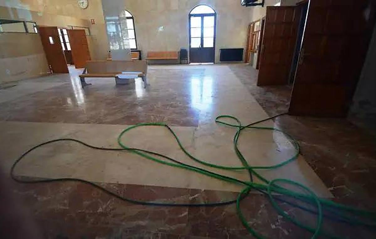 Imagen de archivo. Dependencias interiores cerradas.