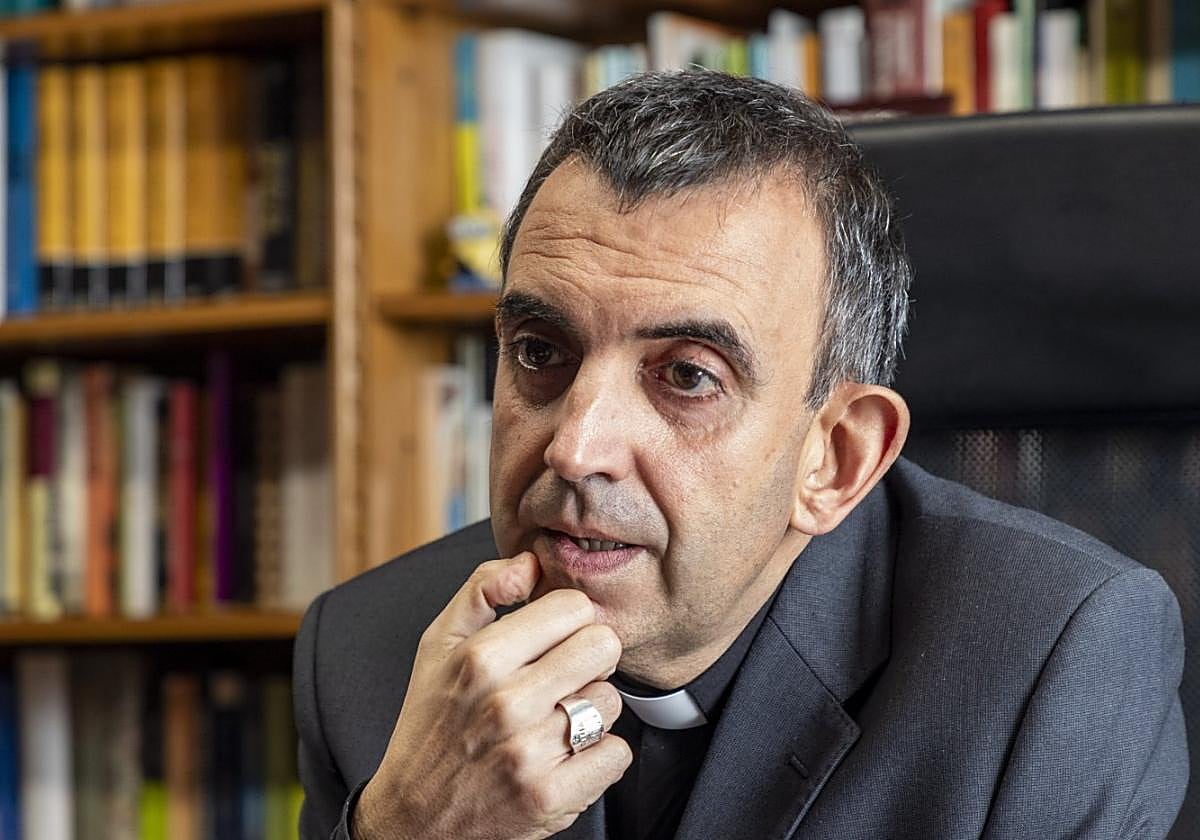 Ernesto Brotóns Tena, en su despacho del Obispado donde trabaja desde hace un año.