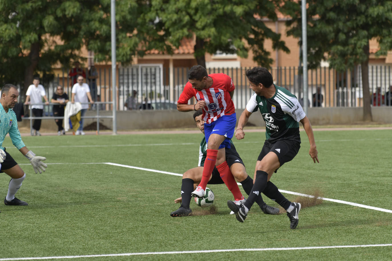 Leyendas colchoneras y del Badajoz ponen el broche al congreso de peñas del Atlético
