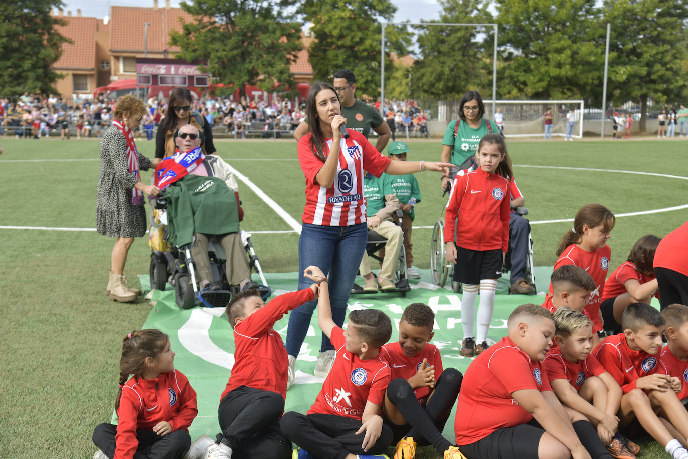 Leyendas colchoneras y del Badajoz ponen el broche al congreso de peñas del Atlético