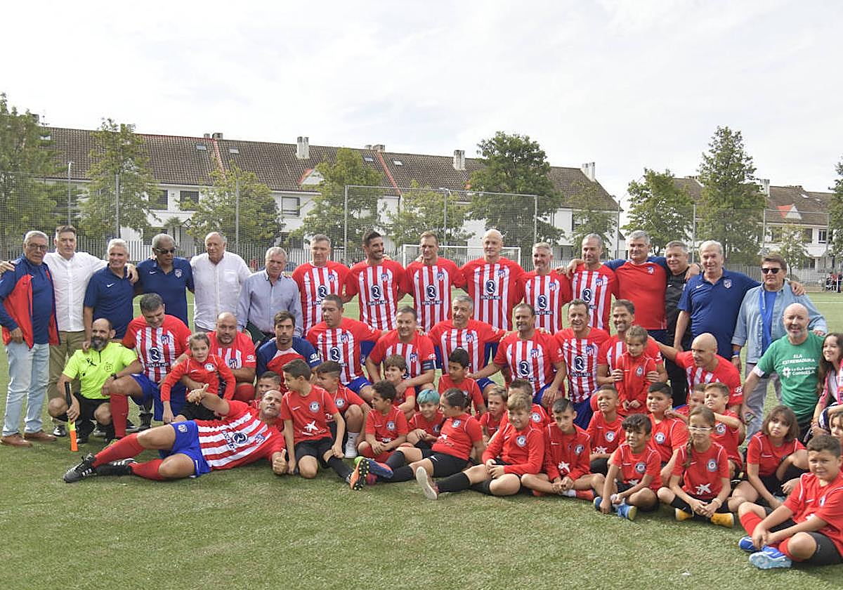 Leyendas colchoneras y del Badajoz ponen el broche al congreso de peñas del Atlético