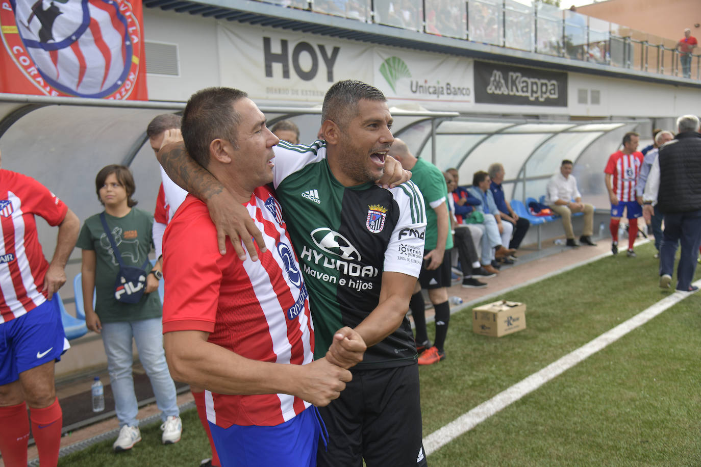 Leyendas colchoneras y del Badajoz ponen el broche al congreso de peñas del Atlético