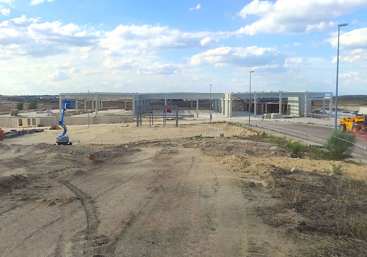 Obras de la fábrica de diamantes sintéticos de Trujillo.