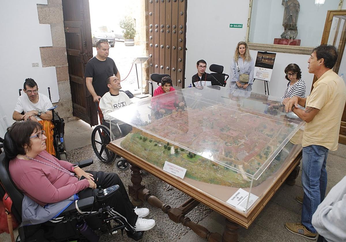 Visita de los miembros de Aspace.