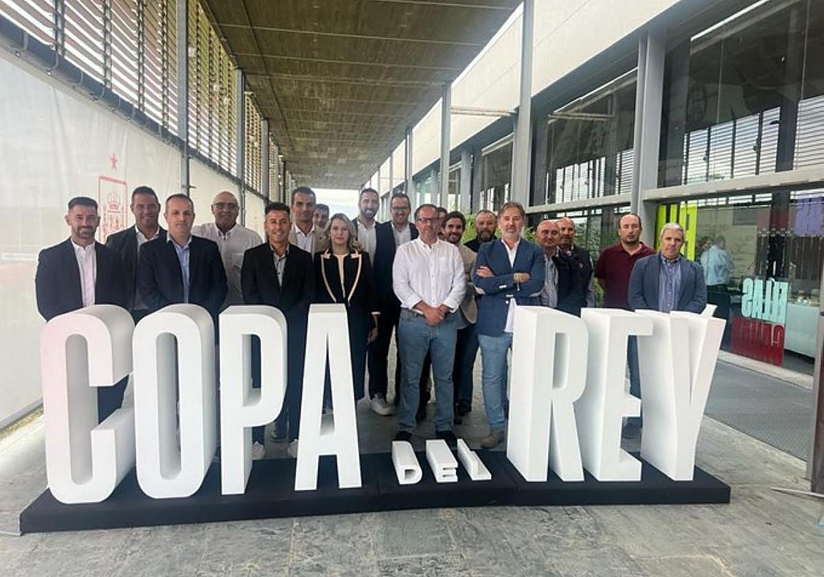 Directivos de los equipos extremeños en el sorteo de Las Rozas.