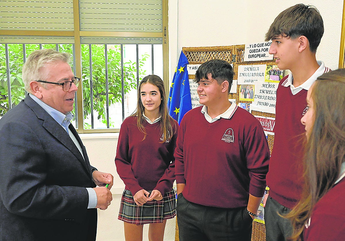 Imagen principal - Hora de abrir los paraguas y los libros