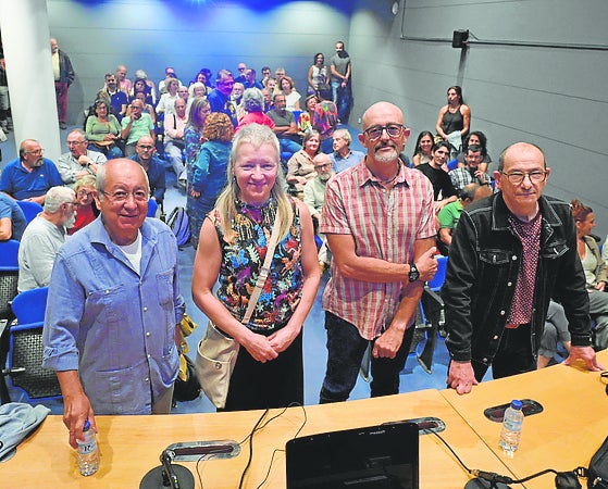 Imagen secundaria 2 - Hora de abrir los paraguas y los libros