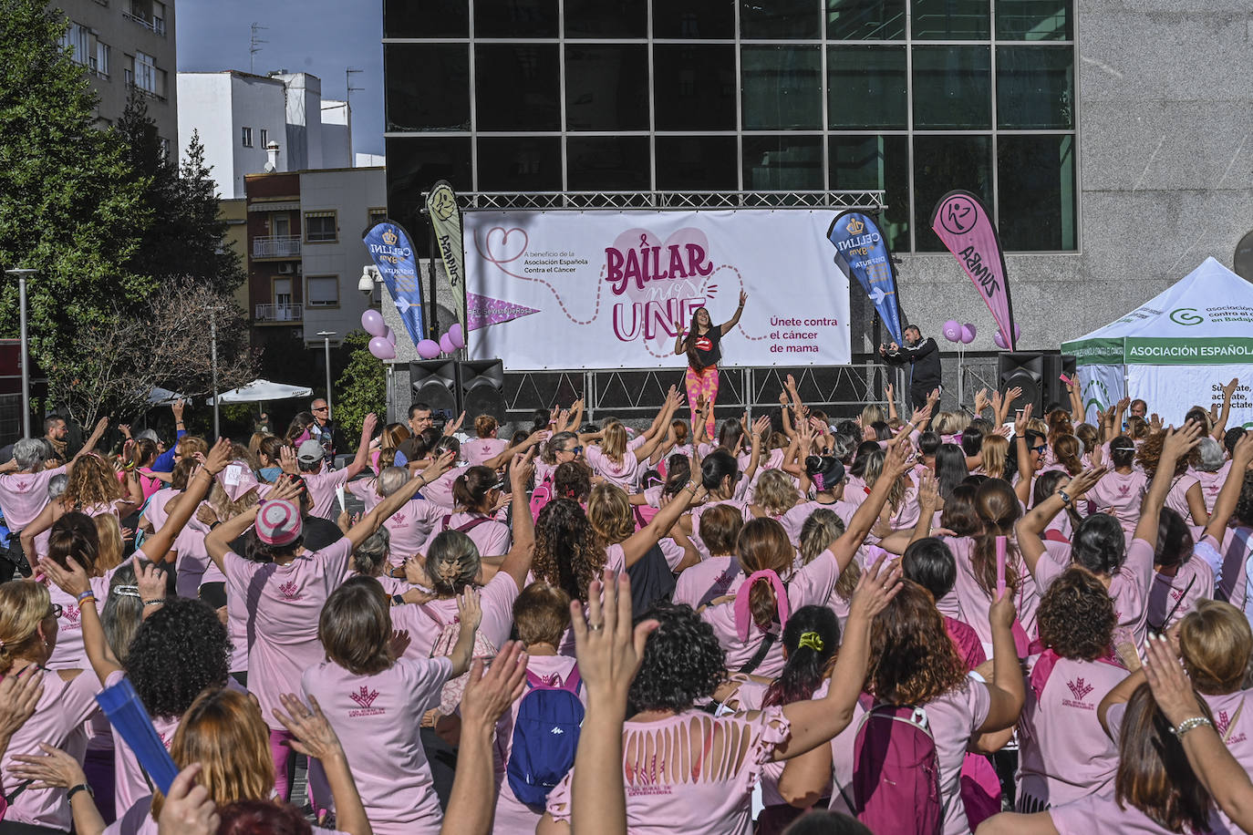 Masterclass de zumba organizada por la AECC en Badajoz