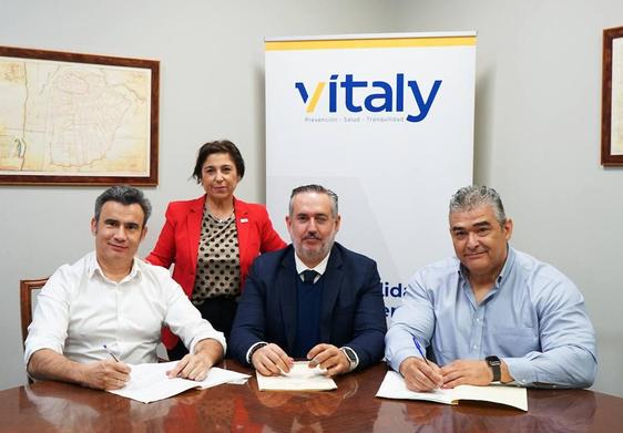 Firma del acuerdo de compra de Previnsur el pasado mes de abril.